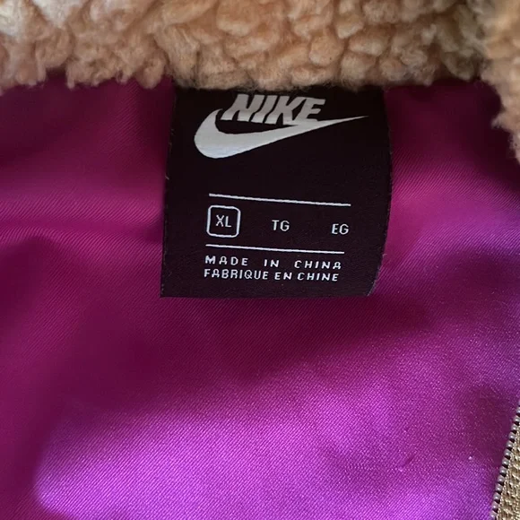 Nike Jacket - Picture 3 of 4